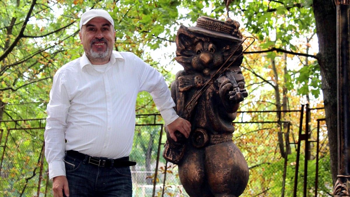 Коломийська міськрада закупила книги про кота Ґудзика