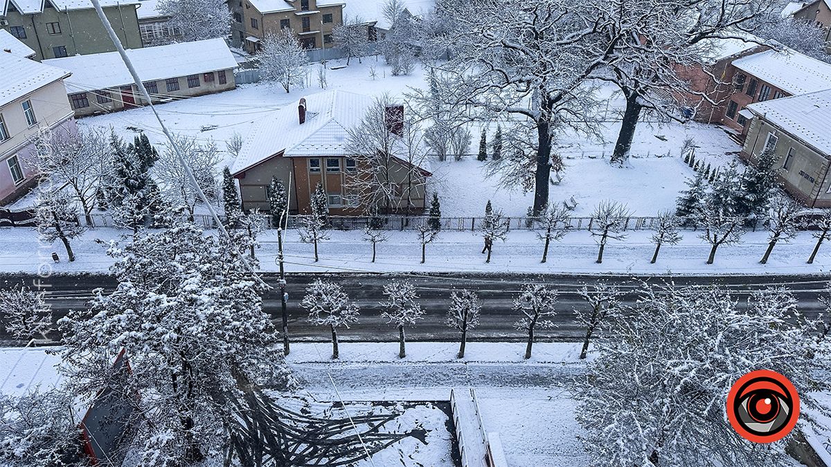 Засніжена Коломия: фоторепортаж білосніжного міста у листопаді 2024 25