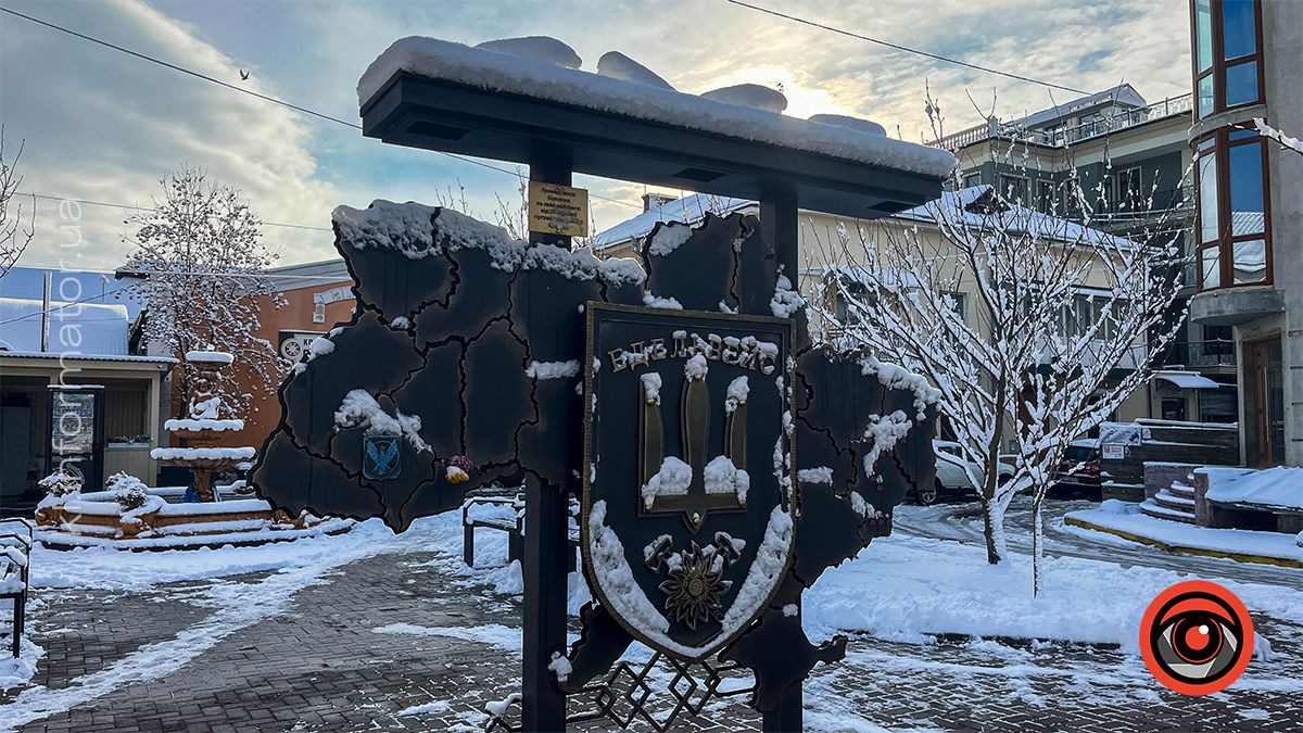 Засніжена Коломия: фоторепортаж білосніжного міста у листопаді 2024 15