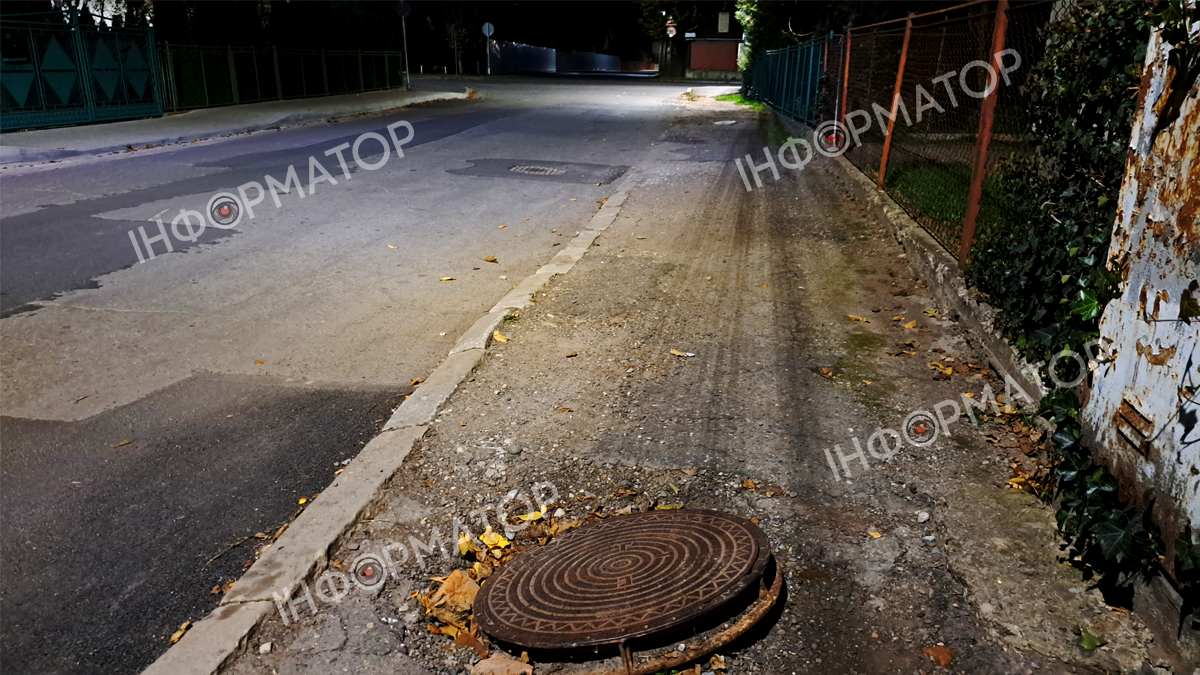 На вулиці Староміській у Коломиї "живе" небезпечний люк. Фотофакт 2