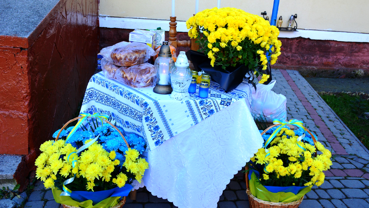 У Надвірній відкрили меморіальну дошку полеглому воїну Василю Ревуцькому 2