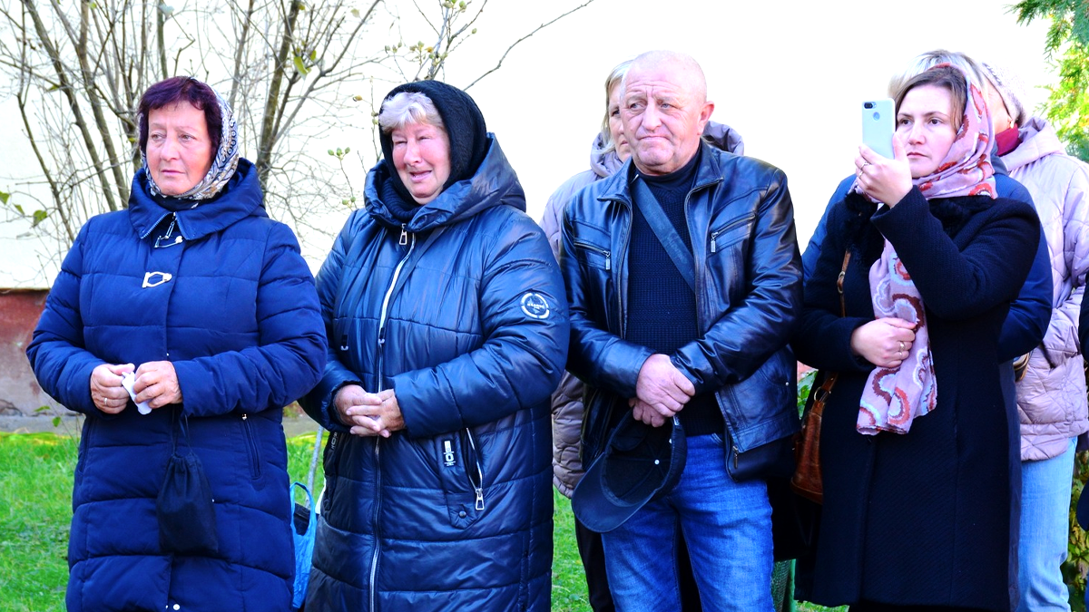 У Надвірній відкрили меморіальну дошку полеглому воїну Василю Ревуцькому 3