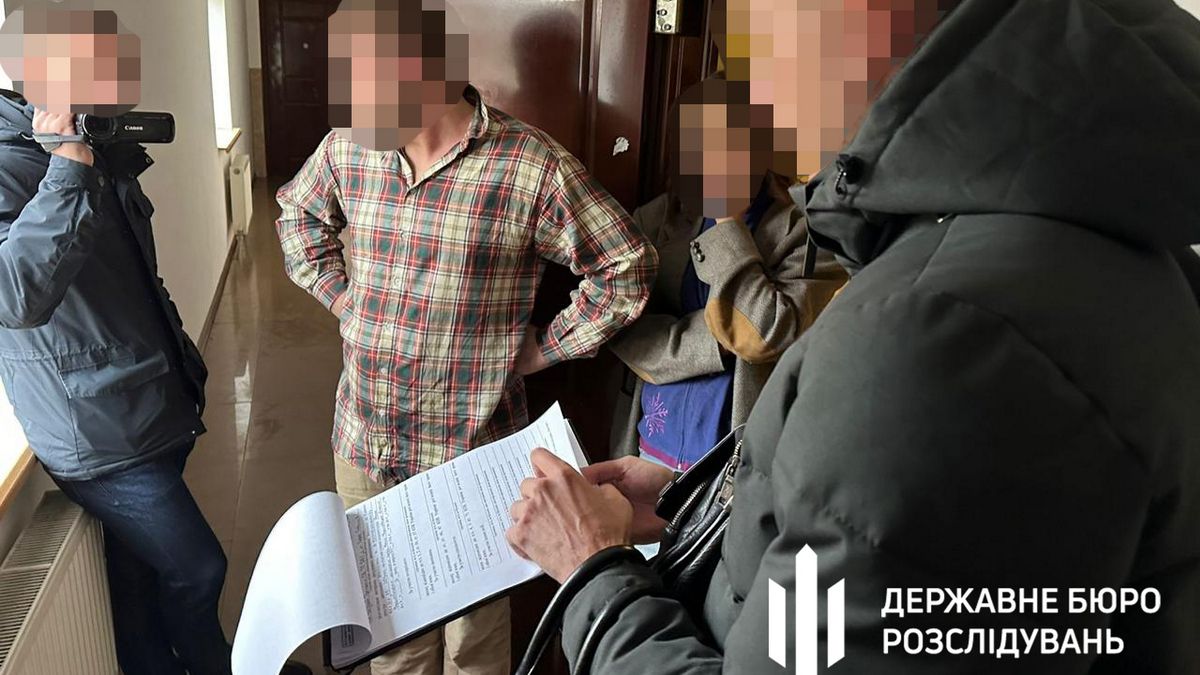 Коломийських поліцейських викрили на збуті наркотиків 2