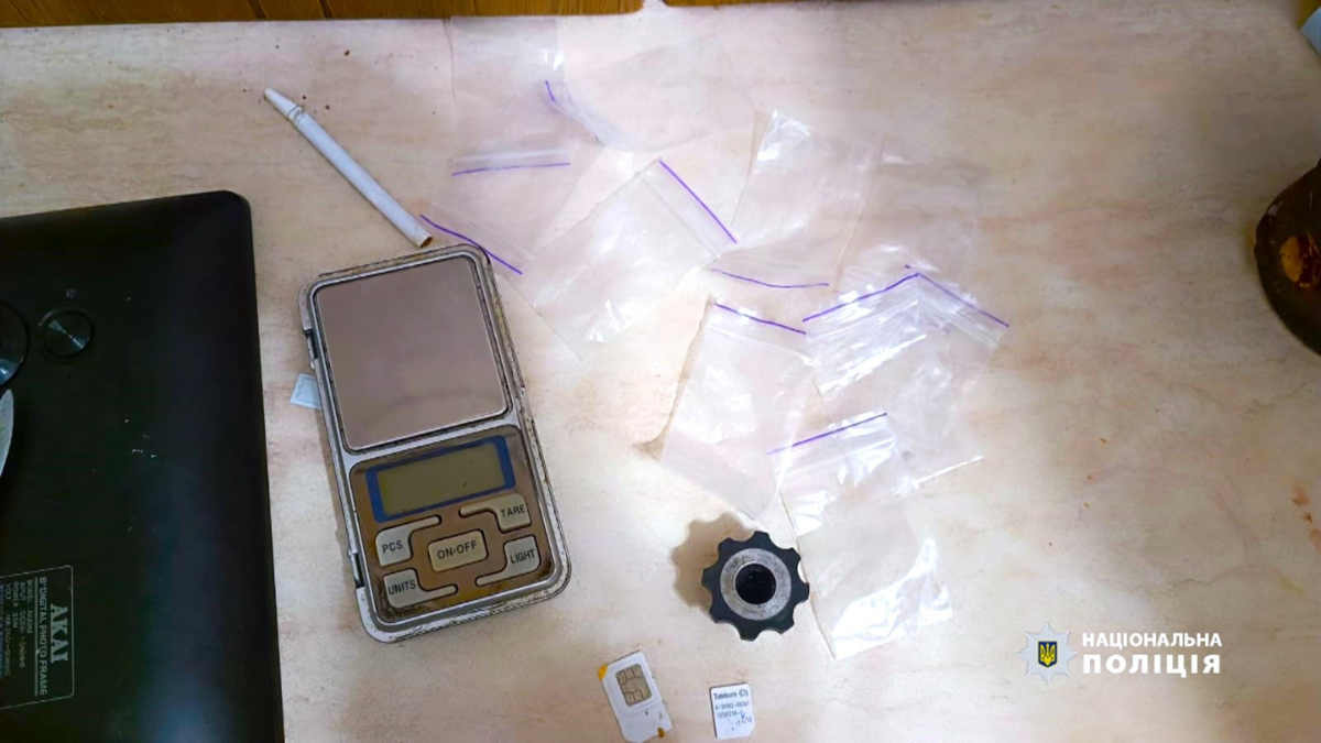 На Прикарпатті "на гарячому" затримали наркозбувачку