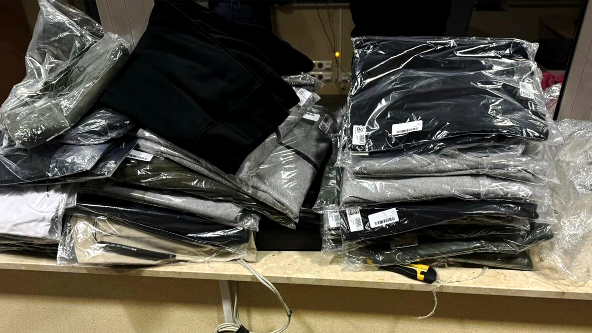 Водій міжнародного автобуса намагався незаконно ввезти в Україну брендовий одяг 1