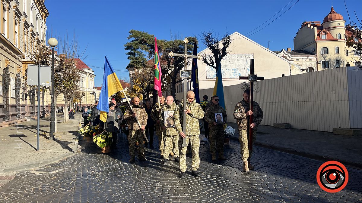 У Коломиї в останню дорогу провели загиблих воїнів Олексія Якобуцу та Мирослава Куриляка 15