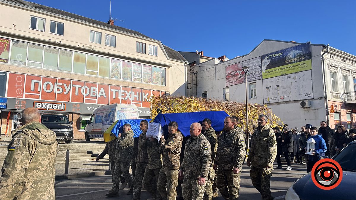У Коломиї в останню дорогу провели загиблих воїнів Олексія Якобуцу та Мирослава Куриляка 27