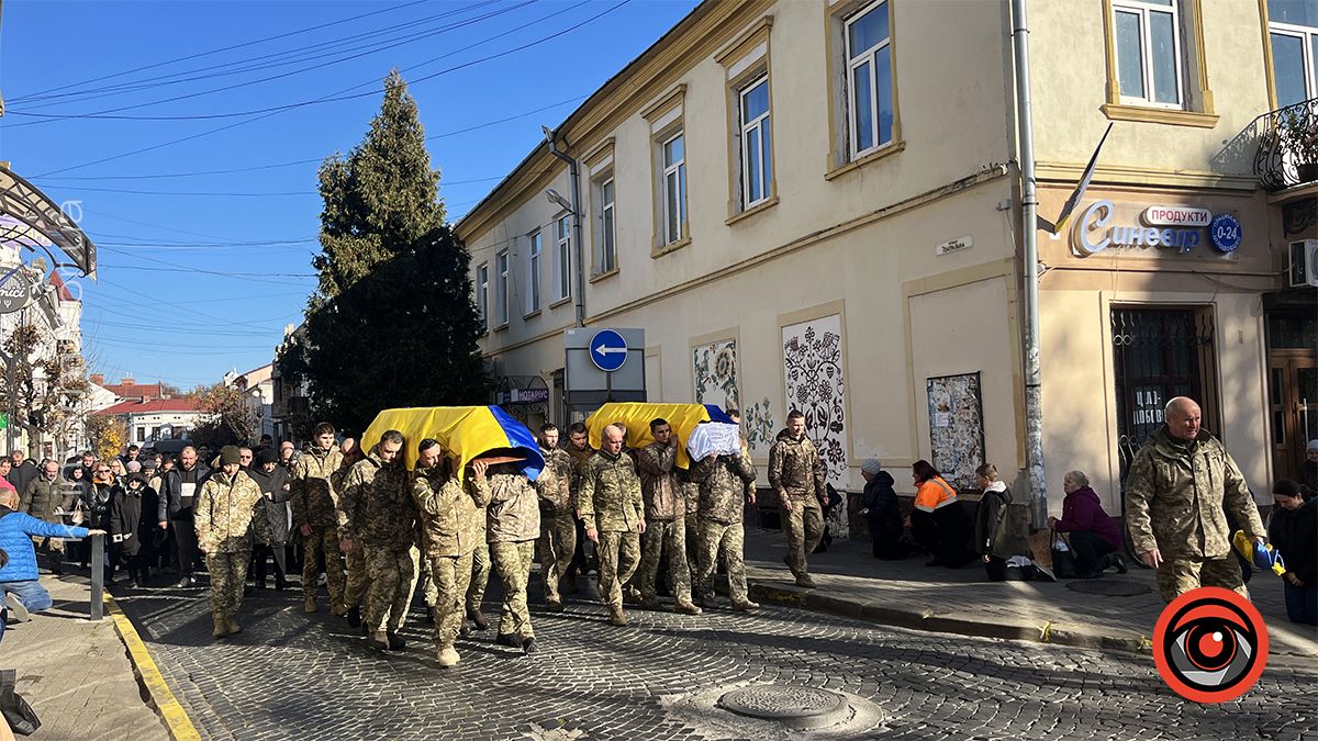У Коломиї в останню дорогу провели загиблих воїнів Олексія Якобуцу та Мирослава Куриляка 22