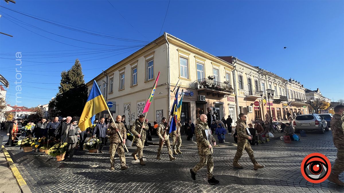 У Коломиї в останню дорогу провели загиблих воїнів Олексія Якобуцу та Мирослава Куриляка 21