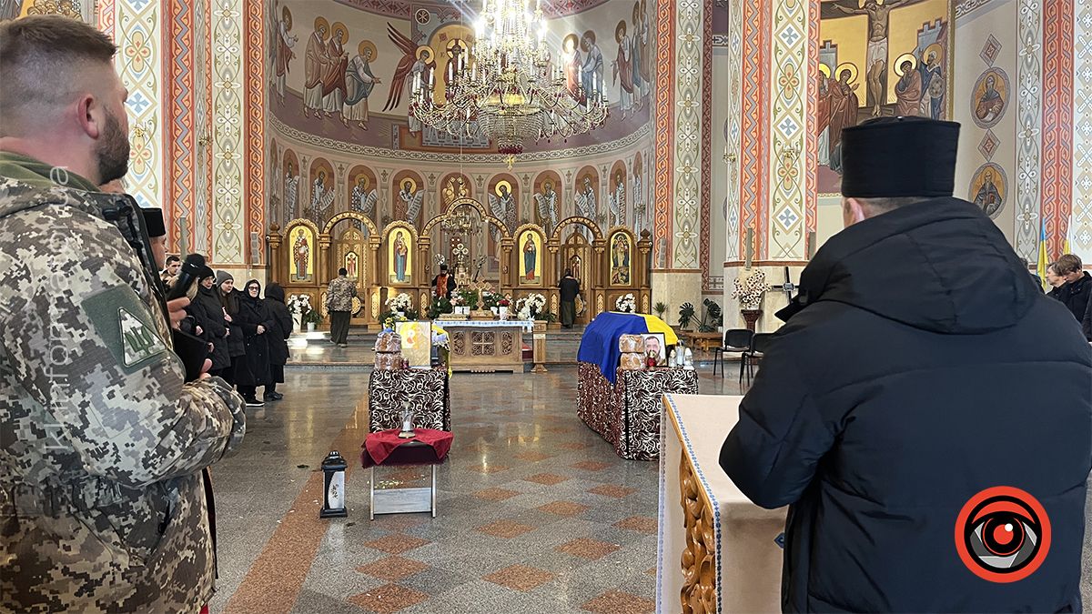 У Коломиї в останню дорогу провели загиблих воїнів Олексія Якобуцу та Мирослава Куриляка 1