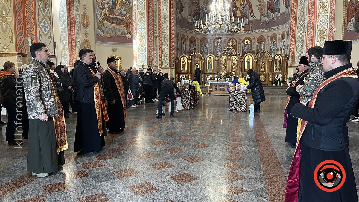 У Коломиї в останню дорогу провели загиблих воїнів Олексія Якобуцу та Мирослава Куриляка 4