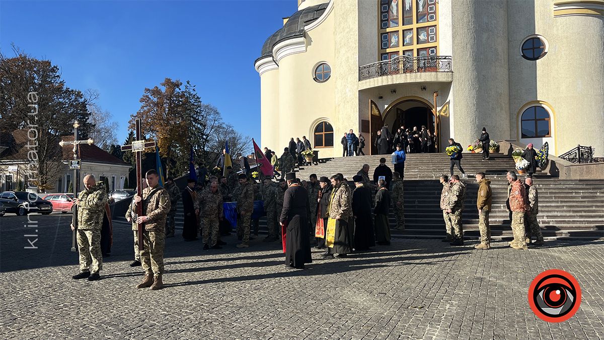 У Коломиї в останню дорогу провели загиблих воїнів Олексія Якобуцу та Мирослава Куриляка 8