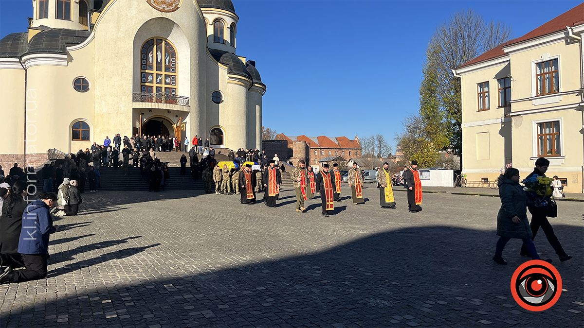 У Коломиї в останню дорогу провели загиблих воїнів Олексія Якобуцу та Мирослава Куриляка 9