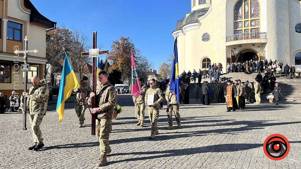 У Коломиї в останню дорогу провели загиблих воїнів Олексія Якобуцу та Мирослава Куриляка 7