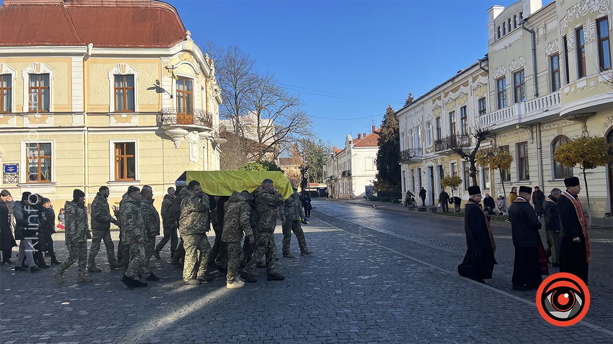 У Коломиї в останню дорогу провели загиблих воїнів Олексія Якобуцу та Мирослава Куриляка 11