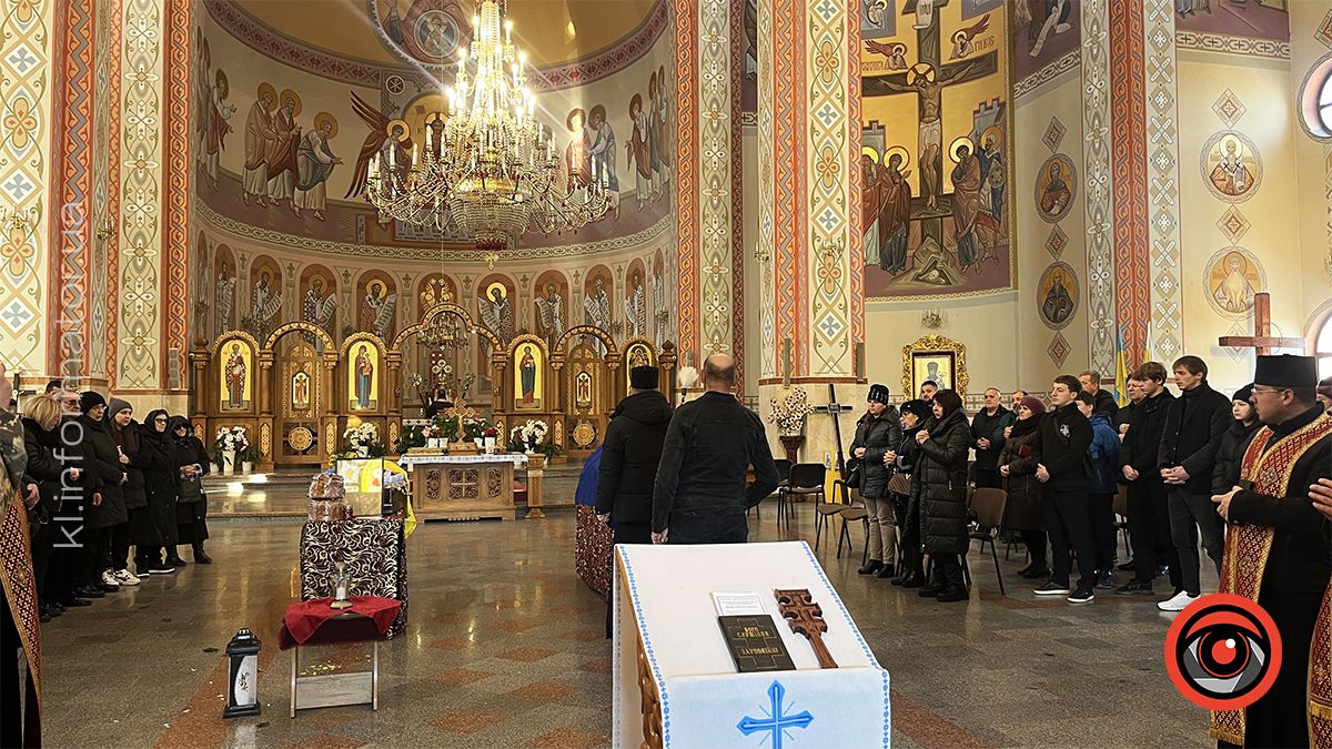 У Коломиї в останню дорогу провели загиблих воїнів Олексія Якобуцу та Мирослава Куриляка 2