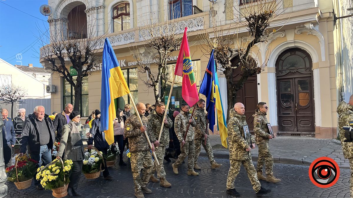 У Коломиї в останню дорогу провели загиблих воїнів Олексія Якобуцу та Мирослава Куриляка 20
