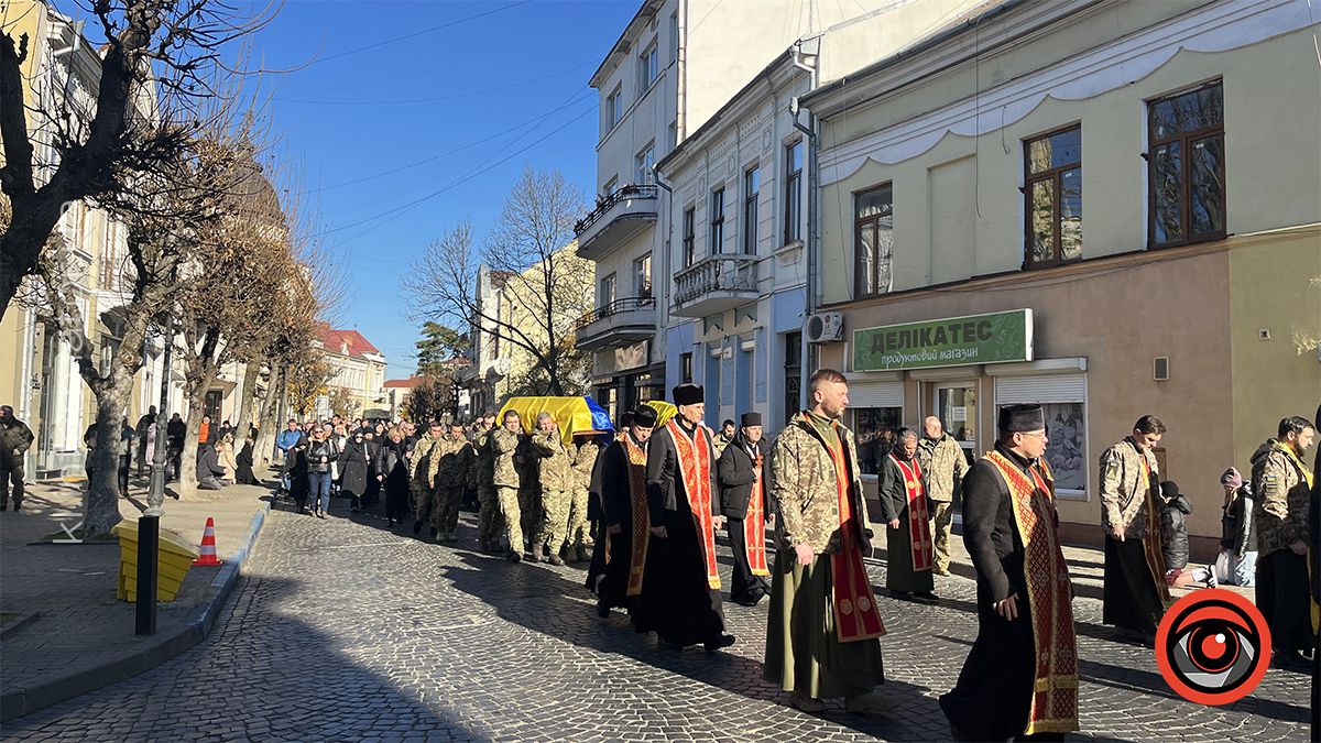 У Коломиї в останню дорогу провели загиблих воїнів Олексія Якобуцу та Мирослава Куриляка 19