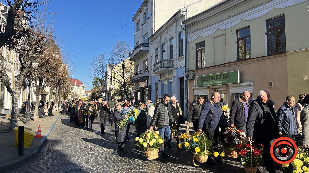 У Коломиї в останню дорогу провели загиблих воїнів Олексія Якобуцу та Мирослава Куриляка 17