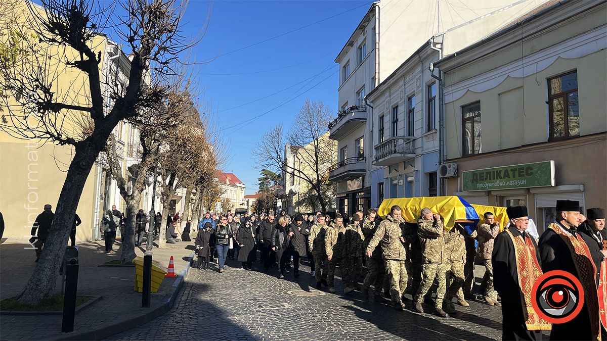 У Коломиї в останню дорогу провели загиблих воїнів Олексія Якобуцу та Мирослава Куриляка 16