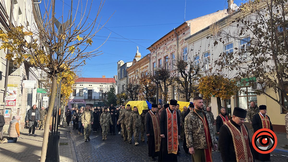 У Коломиї в останню дорогу провели загиблих воїнів Олексія Якобуцу та Мирослава Куриляка 18