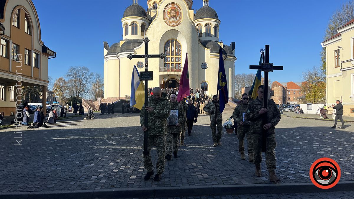 У Коломиї в останню дорогу провели загиблих воїнів Олексія Якобуцу та Мирослава Куриляка 12