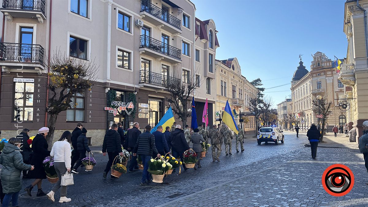У Коломиї в останню дорогу провели загиблих воїнів Олексія Якобуцу та Мирослава Куриляка 13