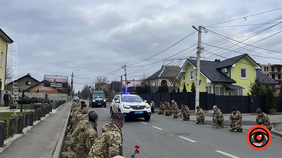 У Коломиї зустріли скорботний кортеж з тілом загиблого Юрія Яшина 2