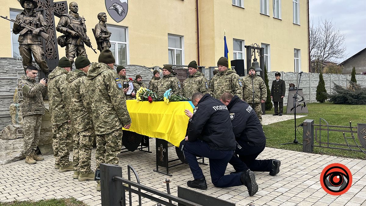 У Коломиї зустріли скорботний кортеж з тілом загиблого Юрія Яшина 9