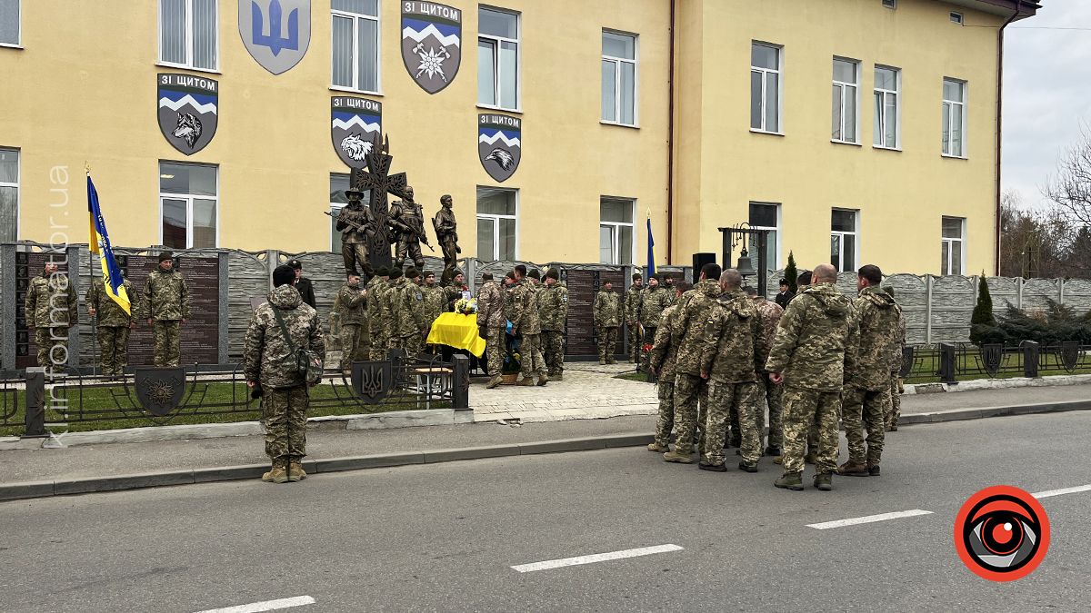 У Коломиї зустріли скорботний кортеж з тілом загиблого Юрія Яшина 10