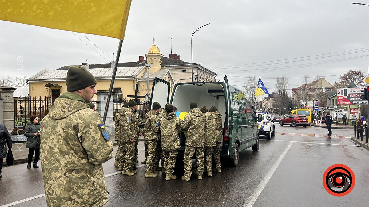 Коломияни провели в останню дорогу загиблого Юрія Яшина 21