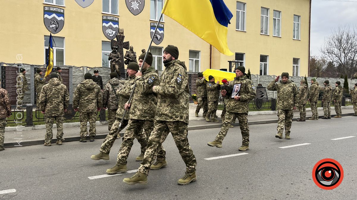 У Коломиї зустріли скорботний кортеж з тілом загиблого Юрія Яшина 11