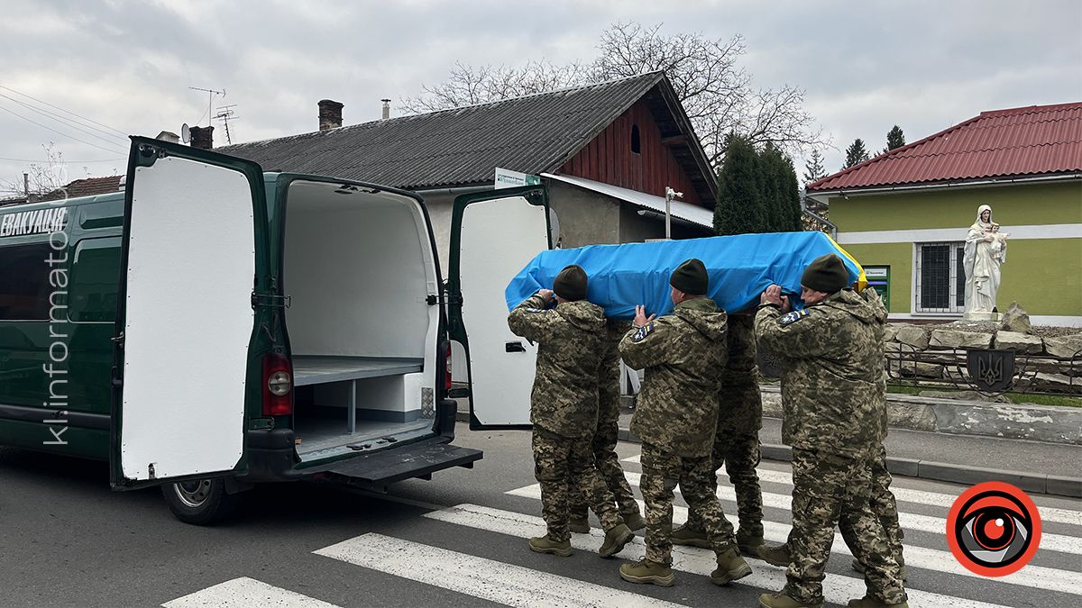 У Коломиї зустріли скорботний кортеж з тілом загиблого Юрія Яшина 13