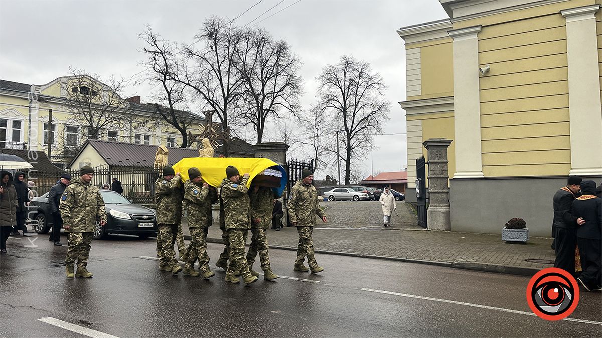 Коломияни провели в останню дорогу загиблого Юрія Яшина 18