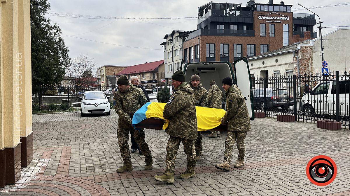 У Коломиї зустріли скорботний кортеж з тілом загиблого Юрія Яшина 16