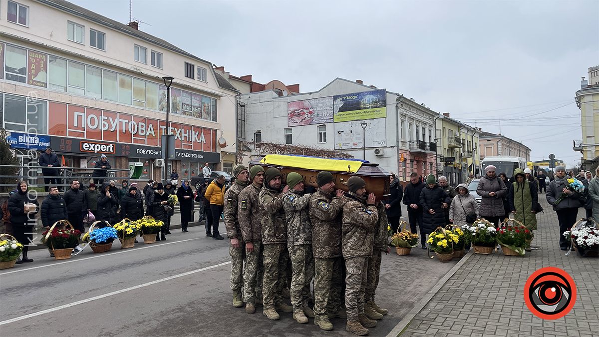 У Коломиї вічний спочинок знайшов воїн із Херсонщини Сергій Кобець 12
