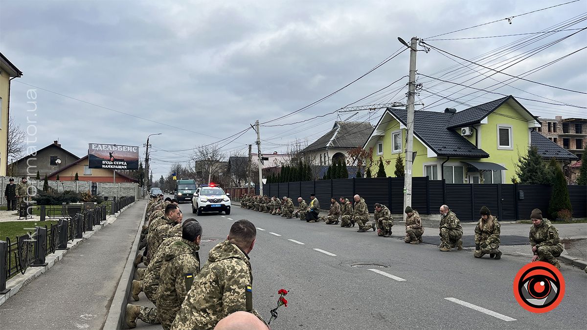 У Коломиї зустріли скорботний кортеж з тілом загиблого Юрія Яшина 1