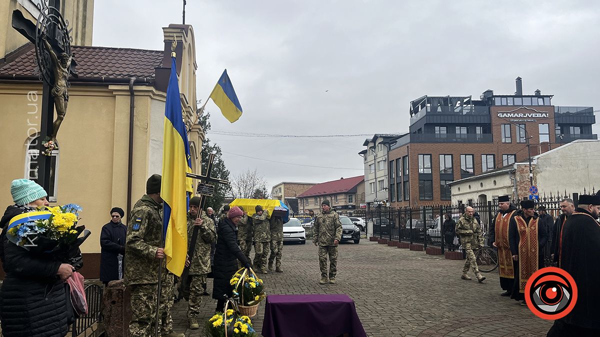 Коломияни провели в останню дорогу загиблого Юрія Яшина 2