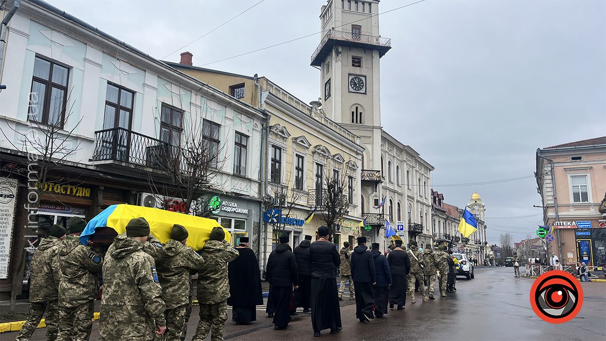 Коломияни провели в останню дорогу загиблого Юрія Яшина 15