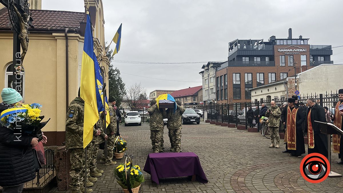 Коломияни провели в останню дорогу загиблого Юрія Яшина 3