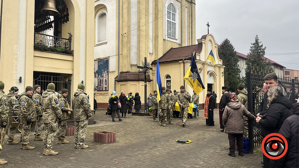 Коломияни провели в останню дорогу загиблого Юрія Яшина 5