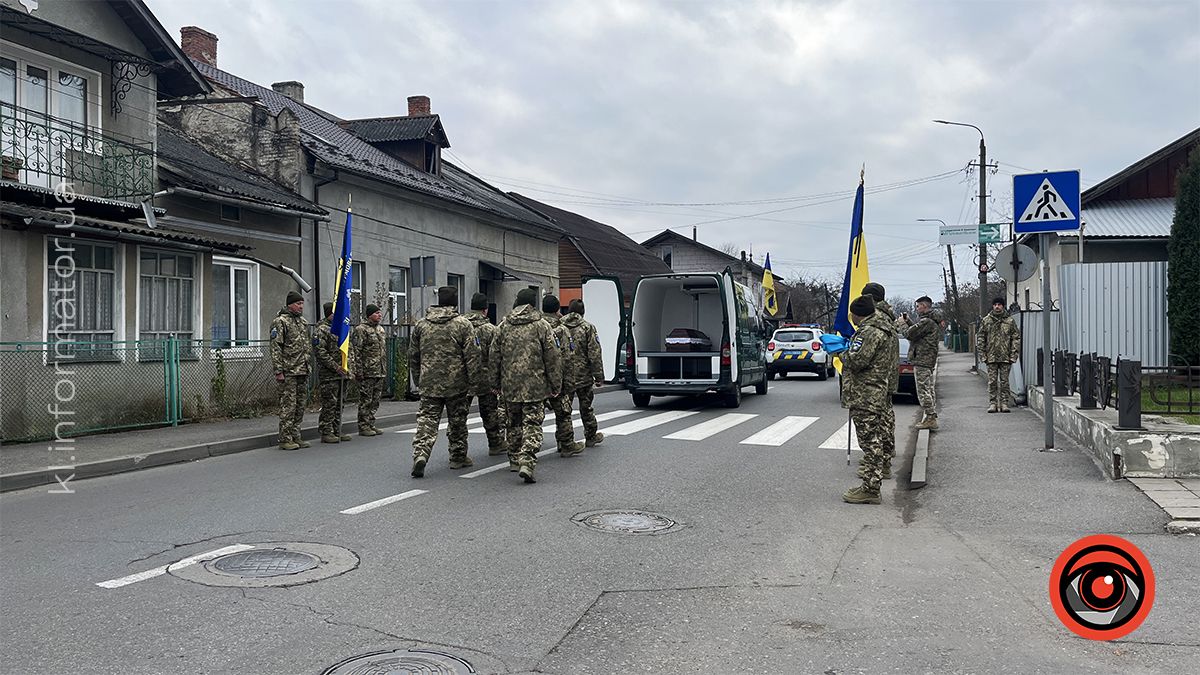 У Коломиї зустріли скорботний кортеж з тілом загиблого Юрія Яшина 3