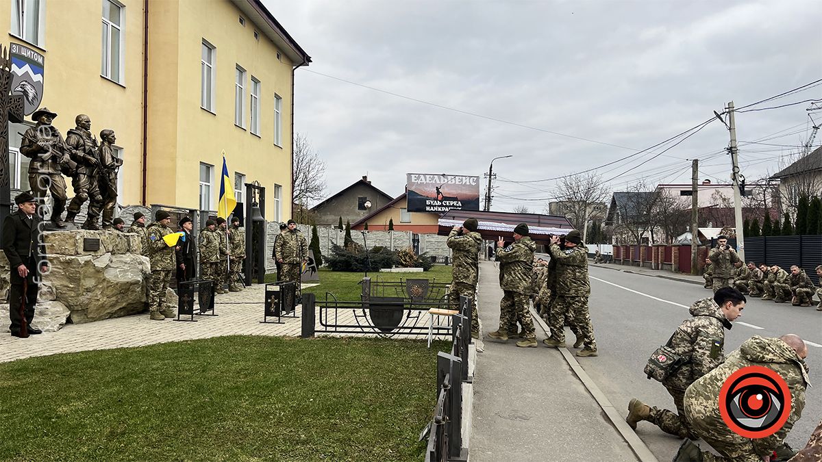 У Коломиї зустріли скорботний кортеж з тілом загиблого Юрія Яшина 6