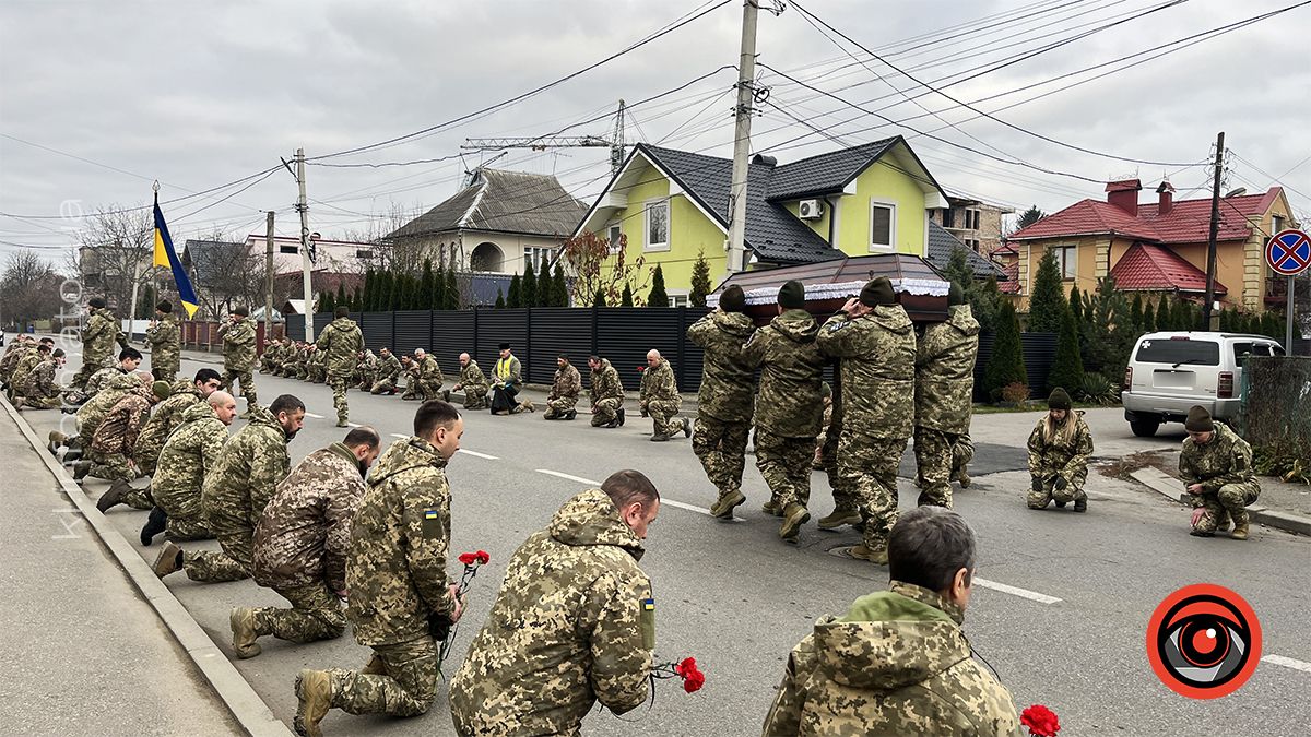 У Коломиї зустріли скорботний кортеж з тілом загиблого Юрія Яшина 5