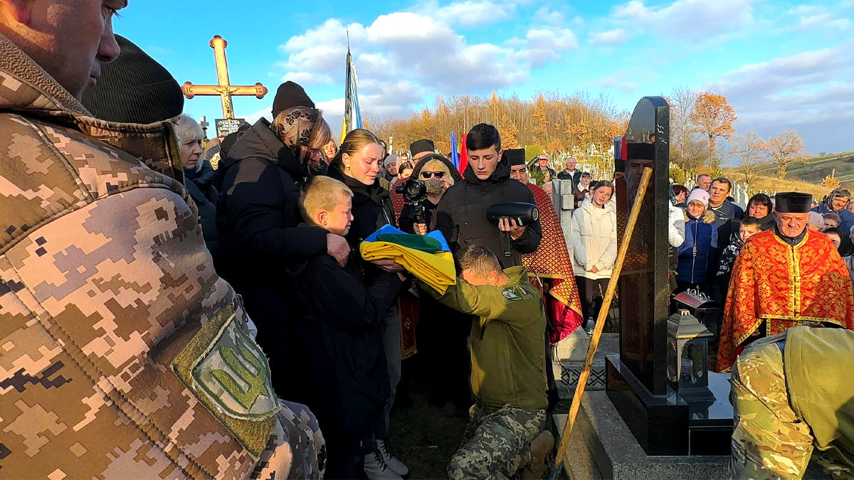 У Надвірній в останню дорогу провели захисника Василя Гаврилюка 5