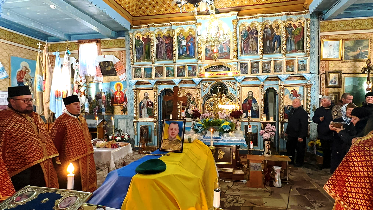 У Надвірній в останню дорогу провели захисника Василя Гаврилюка 3