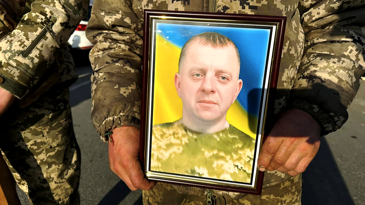 У Надвірній в останню дорогу провели захисника Василя Гаврилюка