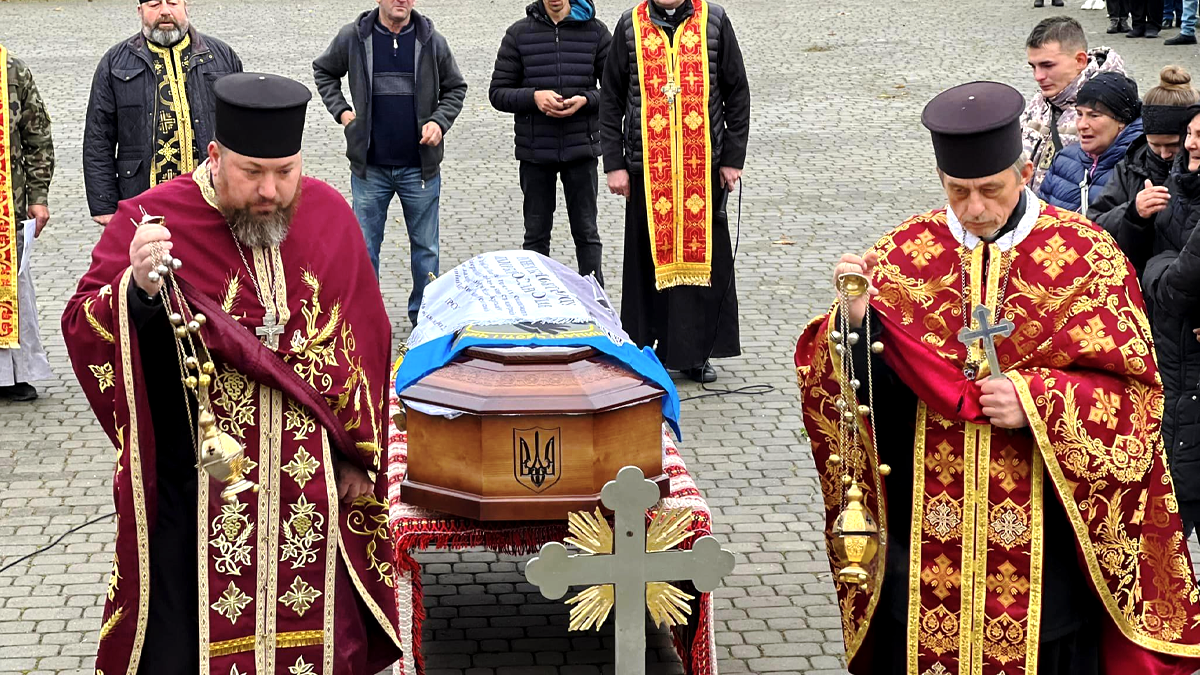 У Отинії зустріли скорботний кортеж з тілом 21-річного Героя Андрія Андрусишина 4