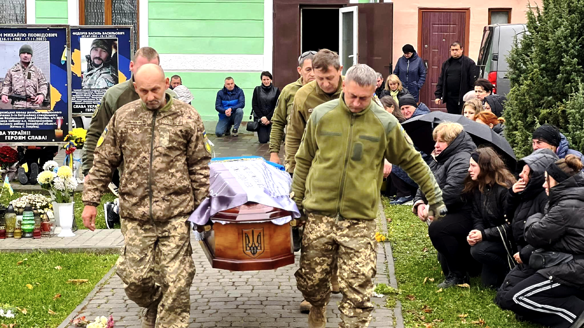 У Отинії зустріли скорботний кортеж з тілом 21-річного Героя Андрія Андрусишина 1