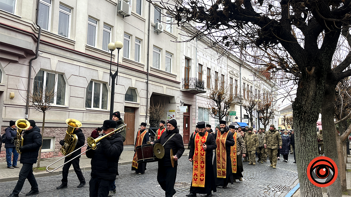 У Коломиї попрощалися з померлим захисником Юрієм Титинюком 15